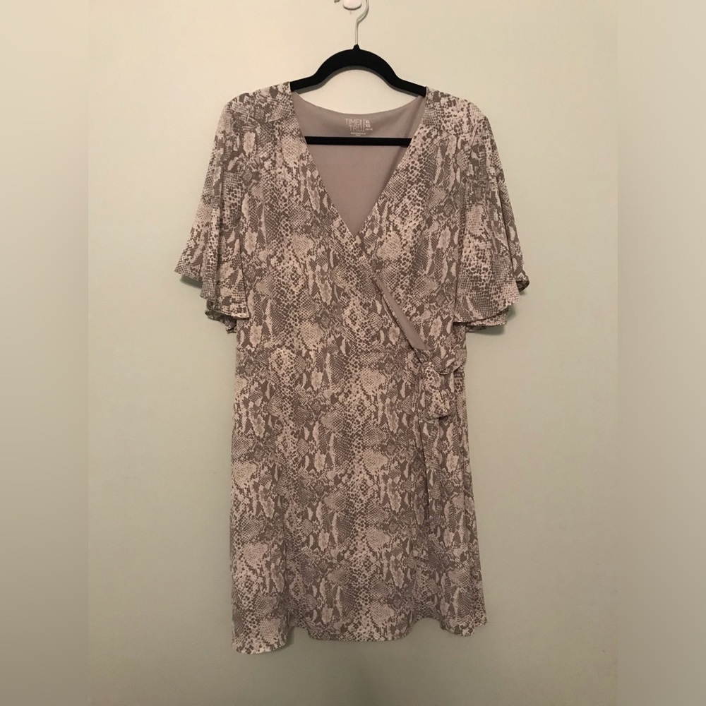 Time and Tru Grey and White Pattern Dress